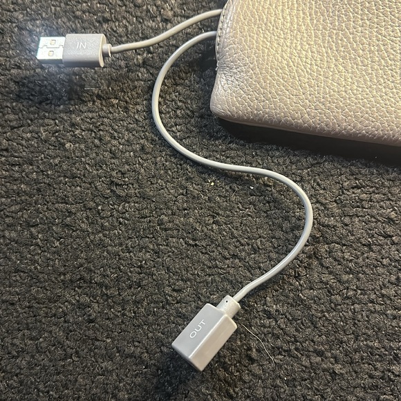 Banana Republic Phone Charging Case - Picture 4 of 4